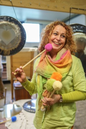 Lara-with-mallets-from-MC